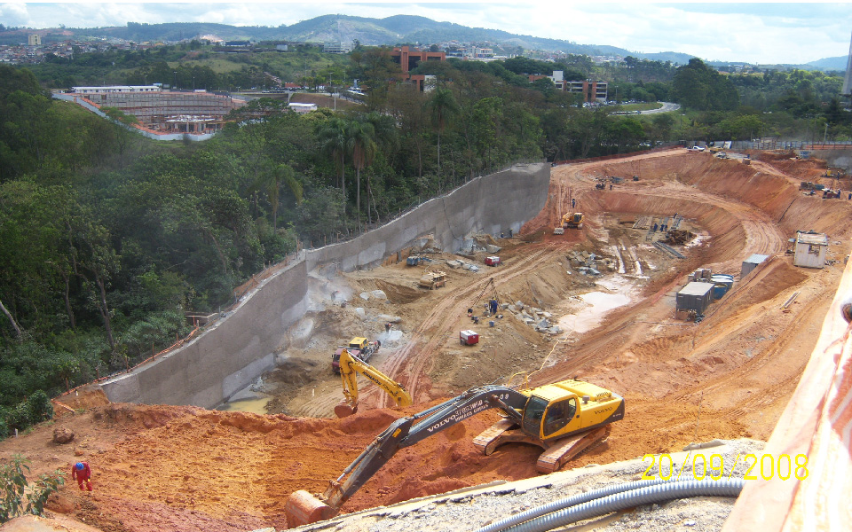 Desmonte de Rocha com fio diamantado