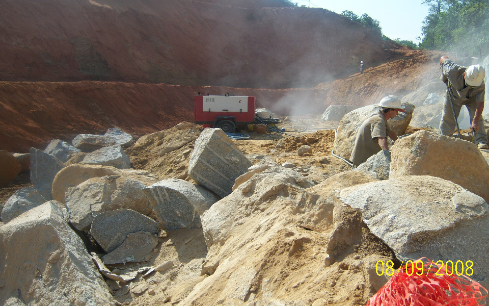 Desmonte de Rocha com martelete pneumático