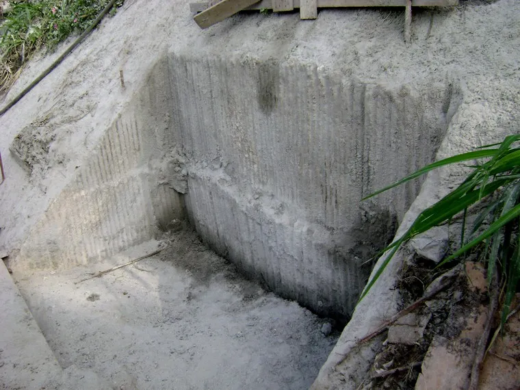 Desmonte de Rocha por Serração de Sapatas e Fundações